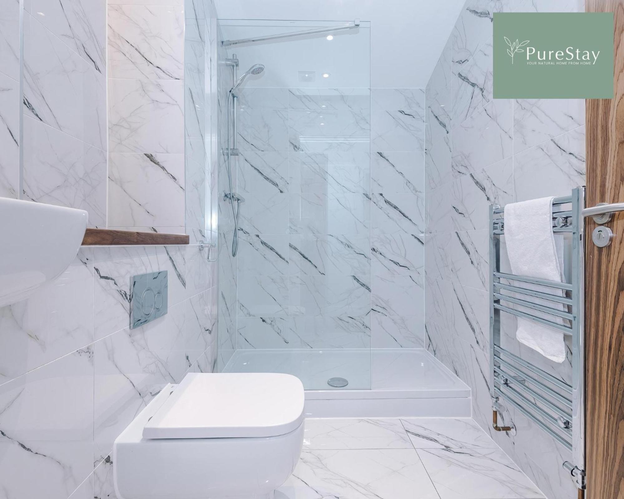 Stunning Five Bedroom Manchester House With Free Parking By Purestay Short Lets & Serviced Accommodation Eksteriør billede